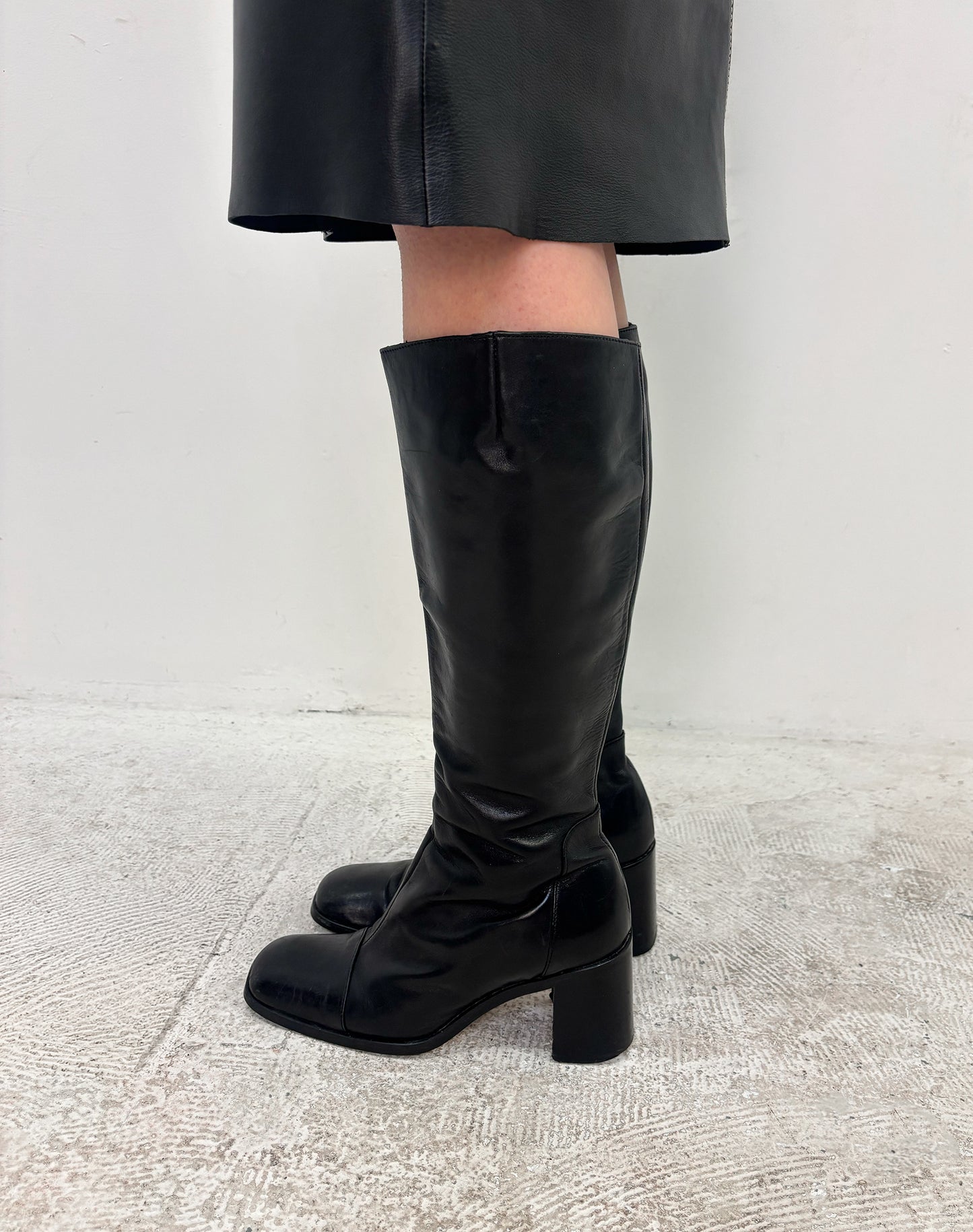 Vintage 90's black boots