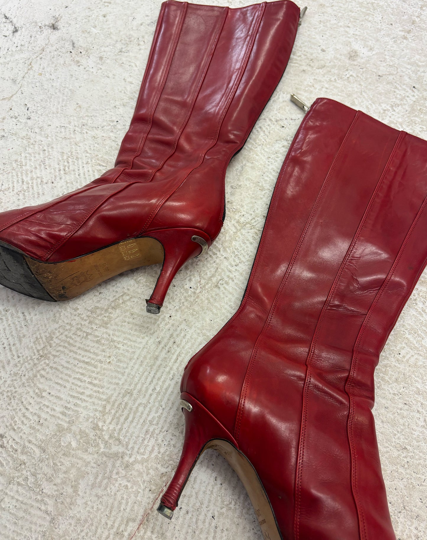 Vintage 90's red pointed boots