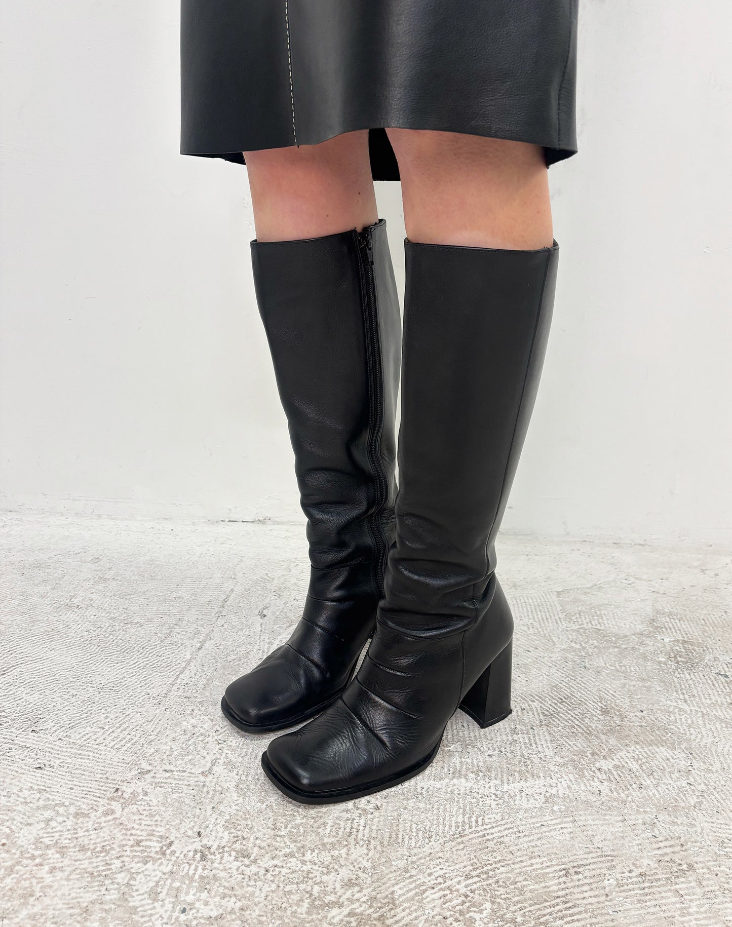 Vintage 90's black boots