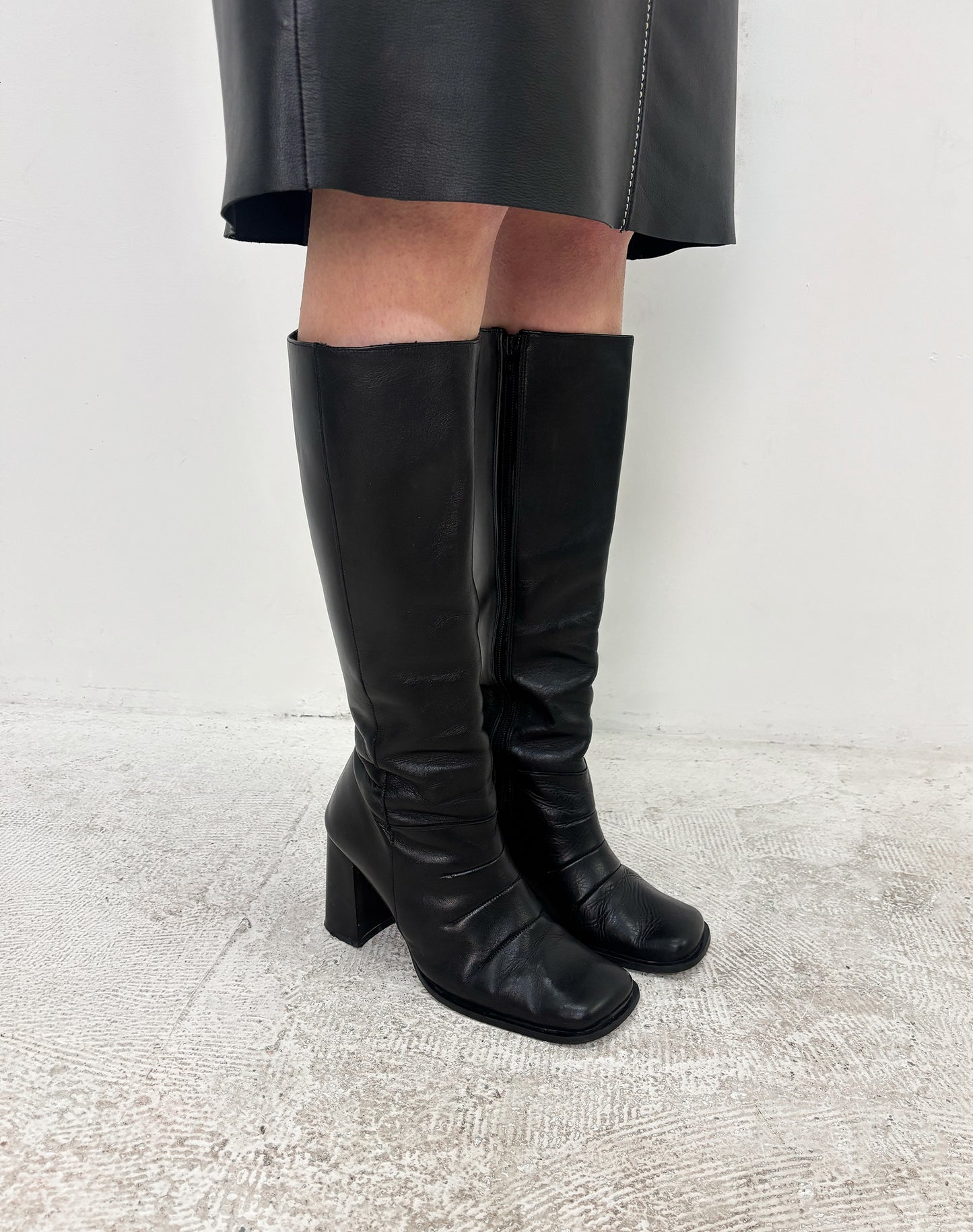 Vintage 90's black boots