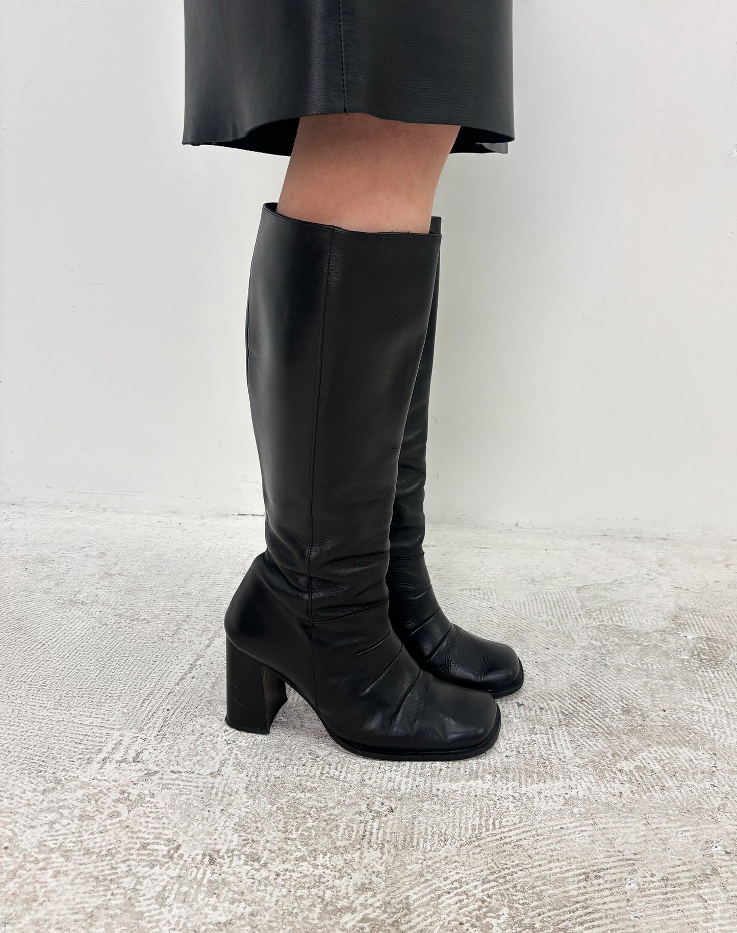Vintage 90's black boots