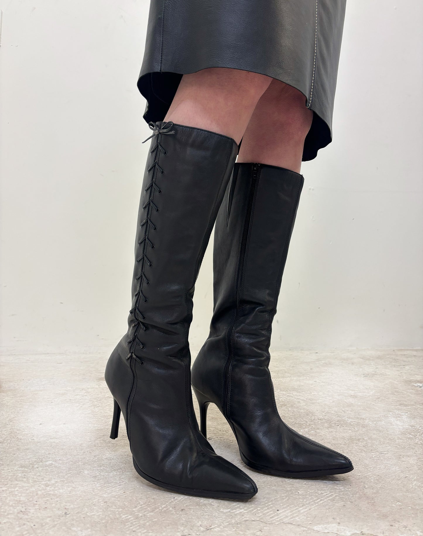Vintage 90's black pointed boots